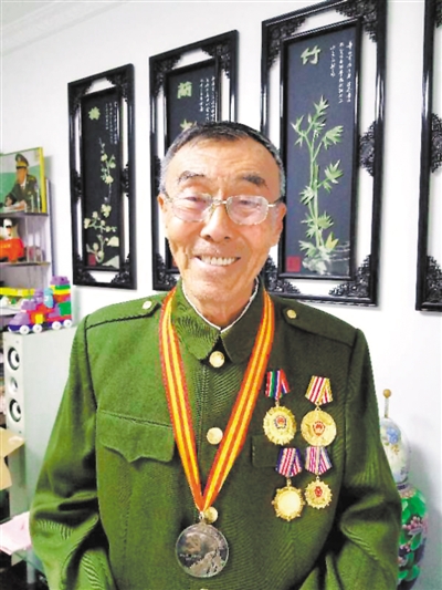 <p>　　赵龙章从警以来获得许多荣誉。　　　　　（照片由本人提供）</p>