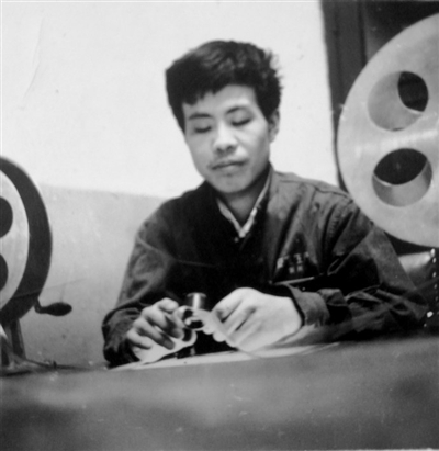 上世纪70年代，叶富成在放映室工作。