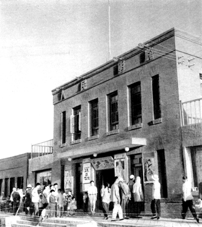    上世纪50年代的人民电影院。