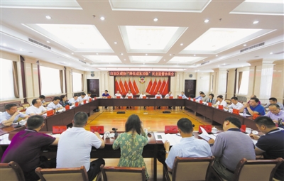 <p>　　完善协商平台，突出监督特色，广泛开展协商式监督。图为自治区政协召开民主监督协商会。</p>