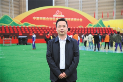 <p>　　连一洲</p>