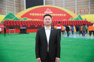 <p>　　陈华</p>