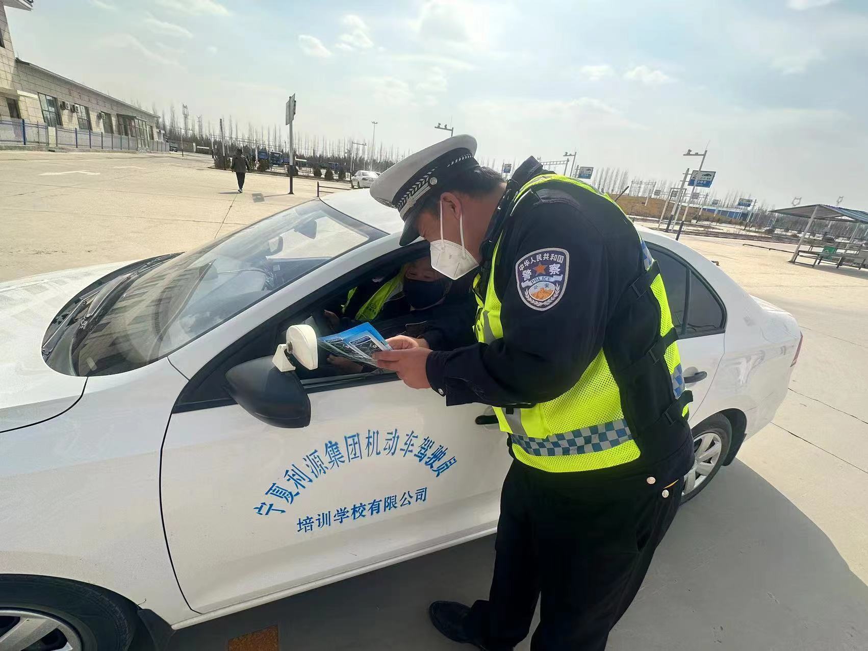 盐池大队3月28日盐池交警进驾校，把好安全“方向盘”左文东 1429140067@qq.com 18809536528 (2).jpg