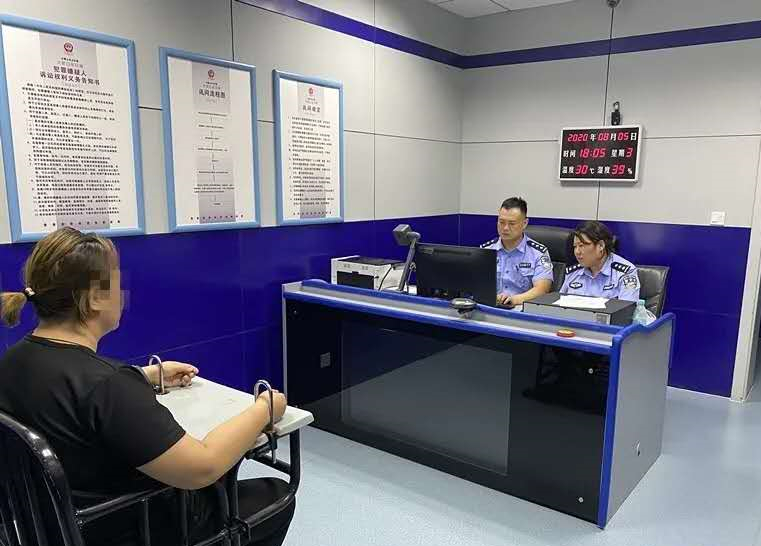 石嘴山市一女子微信朋友圈辱骂交警被拘留10日.jpg