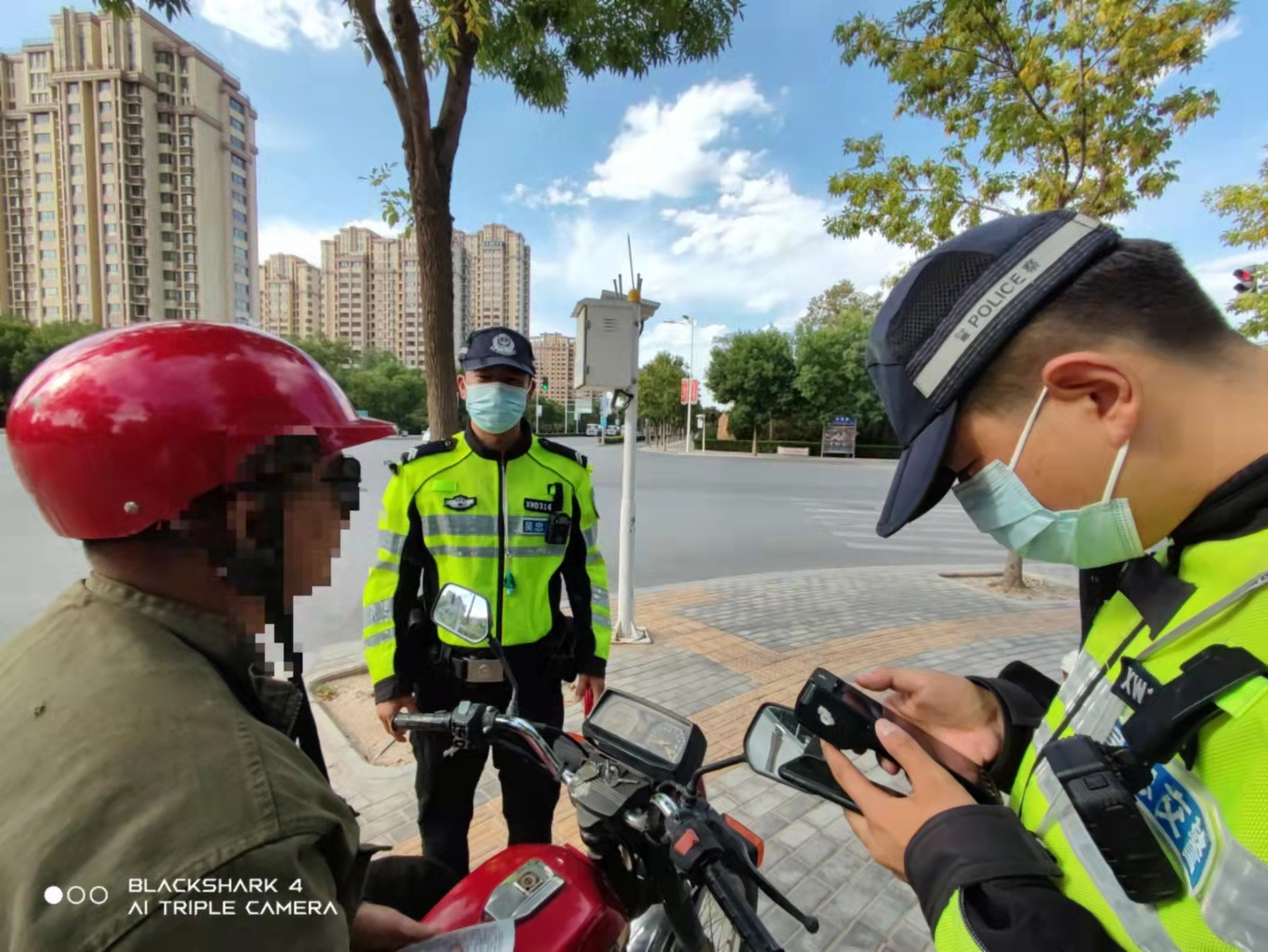 吴忠闪电骑警队第二次开展驾乘电动车不戴头盔专项整治行动-宁夏交警