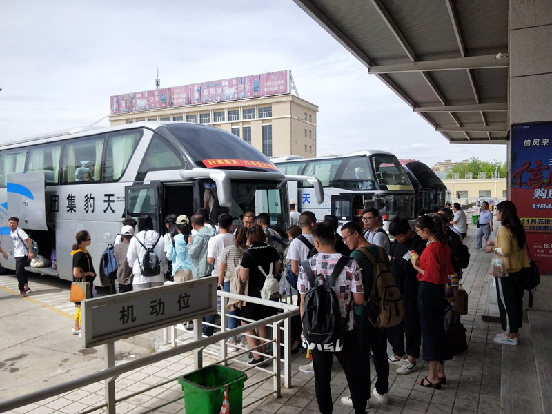 客流高峰时车站秩序良好，全区未出现大规模、长时间旅客滞留情况2.jpg