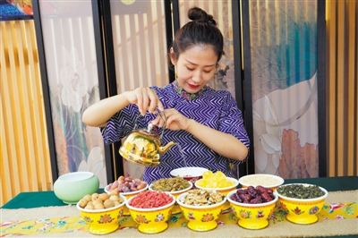 <p>　　吴忠八宝茶香味醇厚，提神补气。</p>