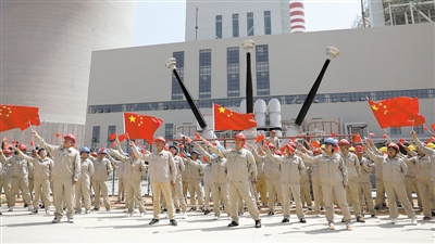 <p>　　国庆前夕,　大唐平罗发电有限公司建设者用”快闪”形式表达对新中国成立70周年的祝福、对伟大祖国的热爱。本报记者　鲁延宏　摄　</p>