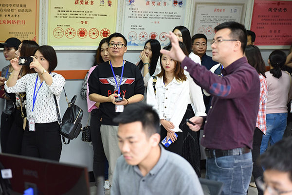 1、全国主流网络媒体记者走进重庆邮电大学.jpg