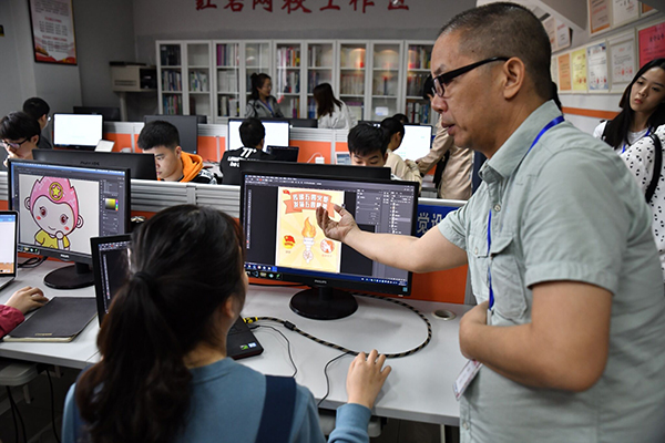 2、全国主流网络媒体记者走进重庆邮电大学.jpg