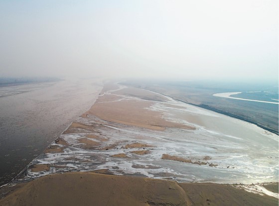 空中俯瞰黄河流凌