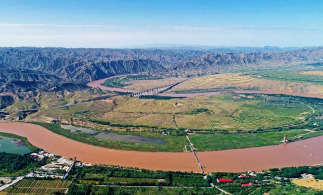宁夏打造河畅水清岸绿景美的生态画卷