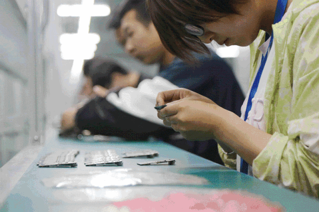 乐鱼全站app走进首部“银川造”手机生产线 看国产手机如何走俏非洲、东南亚市场(图4)