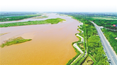 <p>　　黄河奔流，书写高质量发展画卷。（资料图片）　　　　本报记者　左鸣远　摄</p>