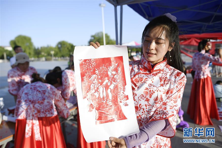 （社会）（2）生态移民区 热闹迎端午