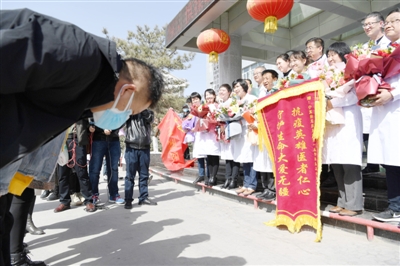 亲爱的白衣天使们，请接受我们深深的谢意。
