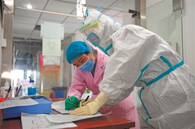 <p>　　疑似病例标本收样交接登记。</p>