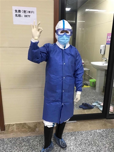 <p>　　潘馥菊准备进入隔离区。</p><p>　　（图片由受访者提供）　</p>