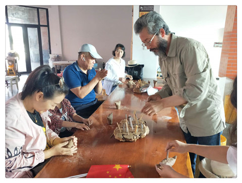 泥哇呜制作现场.jpg