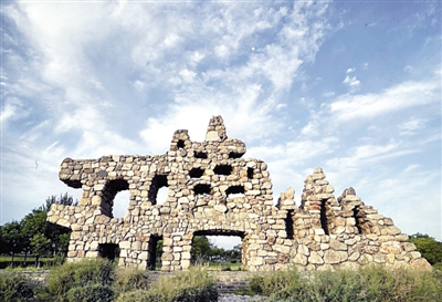 <p>　　华夏奇石山文化旅游区</p>