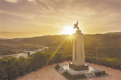 <p>　　青石嘴战斗纪念碑</p>