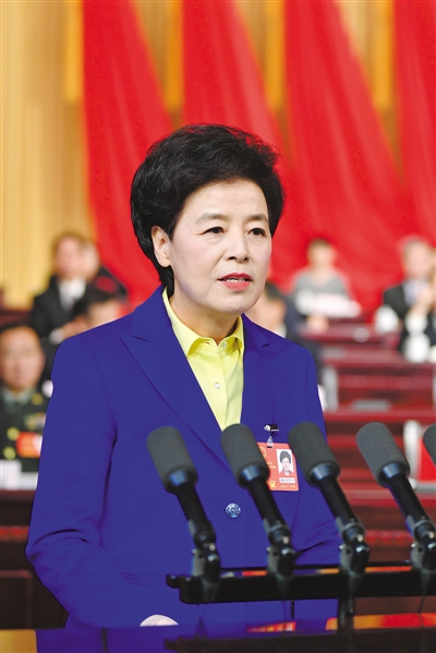 <p>　　1月11日，自治区主席咸辉向大会作政府工作报告。</p><p>　　本报记者　王鼎　摄</p>