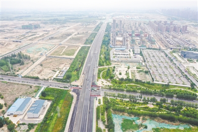 <p>　　银川沈阳路快速通道项目东起京藏高速，西至新小线，全长21.88公里，总投资38.3亿元。</p><p>　　本报记者　左鸣远　钱建忠　摄</p>