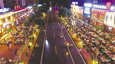 <p>　　敬德街夜市。</p>