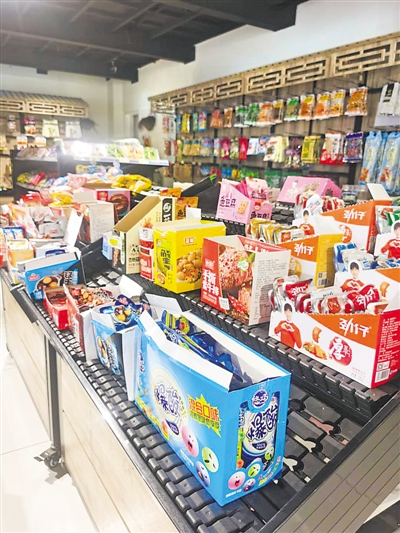 <p>　　小店的生意，离不开社区线上购物群的支撑。</p>