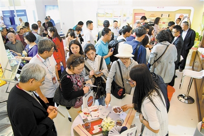 <p>　　2018年5月，中国自主品牌博览会上，以枸杞为代表的宁夏自主品牌产品受热捧。</p>