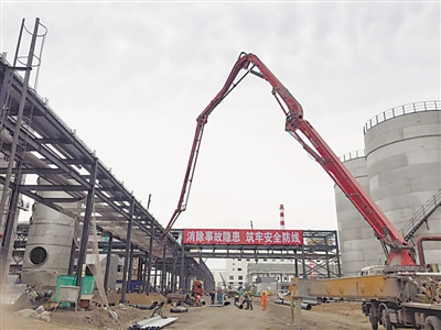 <p>　　火热的建设工地。</p>