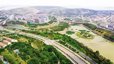 <p>　　彭阳县城茹河两岸风光。</p>