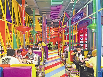 <p>　　建发大阅城夜经济快速复苏。</p>