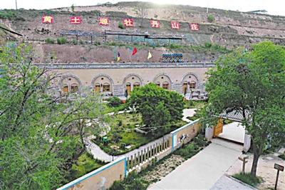 <p>　　河川牡丹山庄</p>