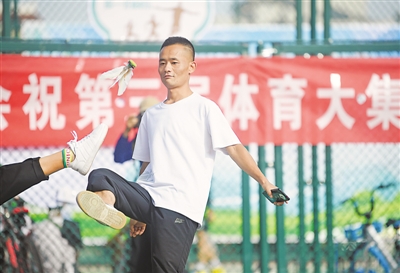 <p>　　小毽球踢出快乐健康。</p>