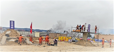 <p>　　纪念海原大地震100周年军地联合应急救援演练现场。</p>