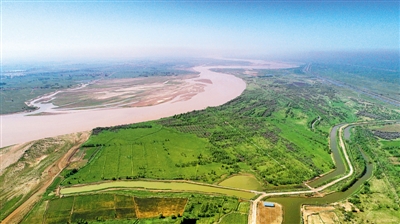 <p>　　黄河从平罗境内缓缓流过。（2020年6月18日摄）本报记者　马楠　摄</p>