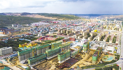 <p>　　西吉县城市建设如火如荼。</p>