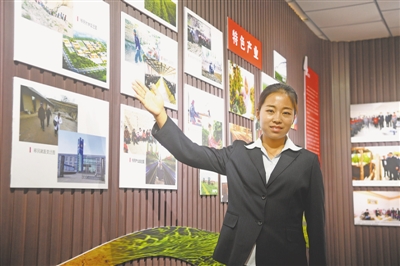 <p>　　刘克瑞的儿媳海小荣当上了村里的党员教育基地讲解员。</p>