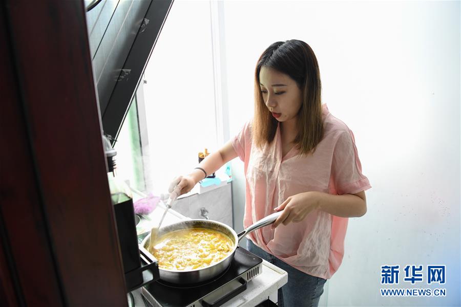 （图片故事）（8）献出“小力量”，勇敢向前冲——回访“90后”志愿者李文琦