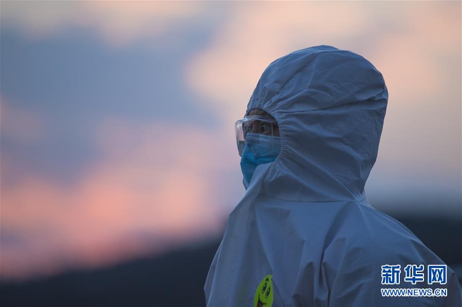 （聚焦疫情防控）（1）守护入城口的“00后”志愿者