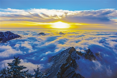 <p>　　贺兰山日出</p>
