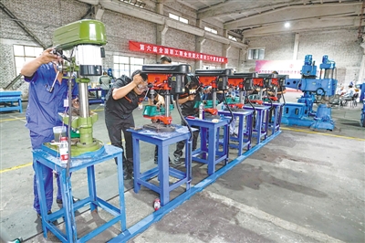 <p>　　全国职工技能大赛钳工宁夏选拔赛。</p>