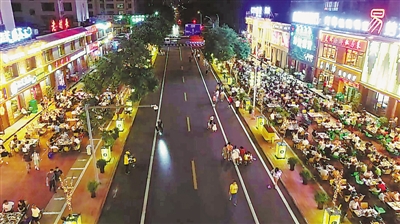 <p>　　敬德街夜市。</p>