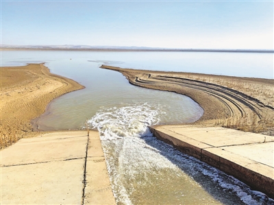 <p>　　平罗县陶乐镇庙庙湖蓄水池，此次计划补水30万立方米。</p><p>　　本报记者</p><p>　　裴云云　摄</p>