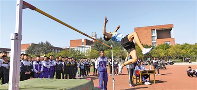<p>　　石嘴山市光明中学丰富多彩的体育活动。</p><p>　　（图片由光明中学提供）</p>