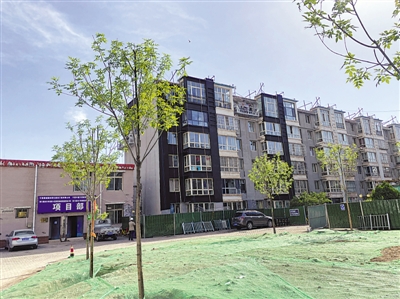 <p>　　正在改造的老旧小区。</p>
