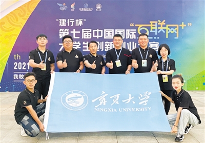 <p>　　宁夏大学专家宣讲团为全区高校和中职学校进行铸牢中华民族共同体意识教育主题宣讲。</p>
