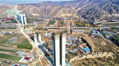 <p>　　任湾茹河特大桥施工现场。</p>