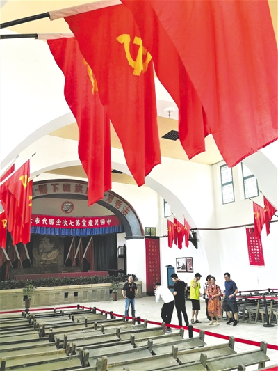 <p>　　中国共产党第七次全国代表大会礼堂旧址。</p>